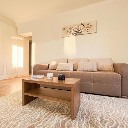 יאשי Uniquemoments Airport Apartment & Secure Parking & Airport Shuttle מראה חיצוני תמונה