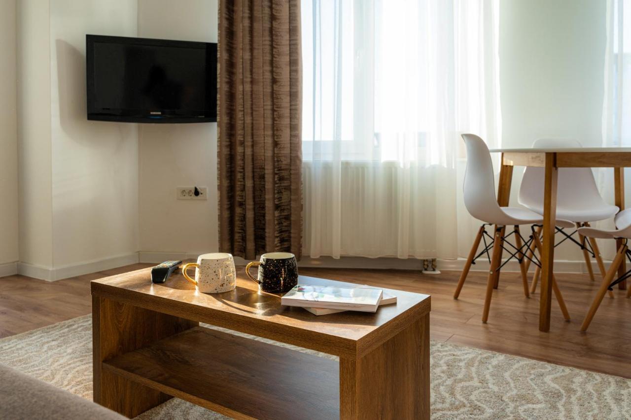 יאשי Uniquemoments Airport Apartment & Secure Parking & Airport Shuttle מראה חיצוני תמונה