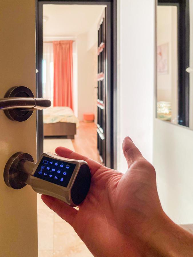 יאשי Uniquemoments Airport Apartment & Secure Parking & Airport Shuttle מראה חיצוני תמונה