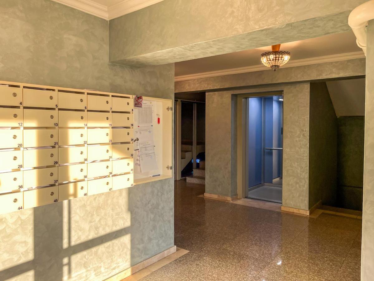 יאשי Uniquemoments Airport Apartment & Secure Parking & Airport Shuttle מראה חיצוני תמונה
